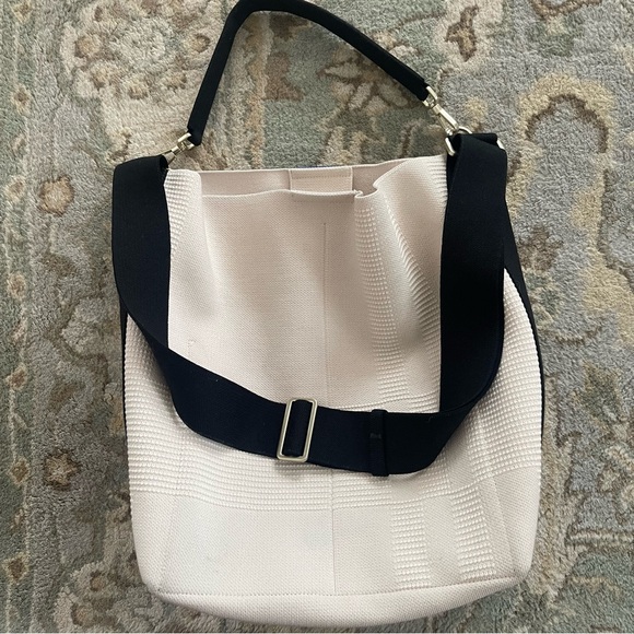 Rothy’s The Bucket Bag Pearl Merino Rare - Picture 9 of 13